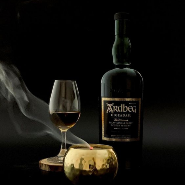 Ardbeg Uigeadail 70cl lifestyle